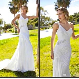 Demetrios
White Chiffon (No Alterations) Modern Wedding Dress